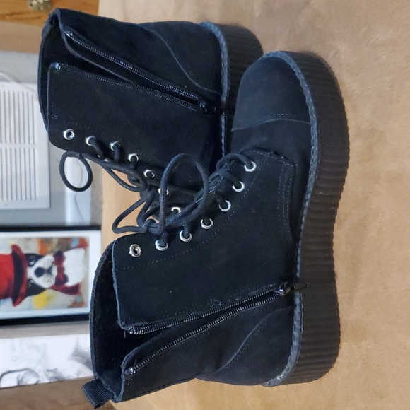 BRAND NEW T.U.K BOOTS - Picture 5 of 7